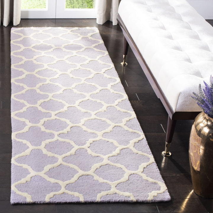 SAFAVIEH Cambridge CAM130C Lavender / Ivory Rug Image 3