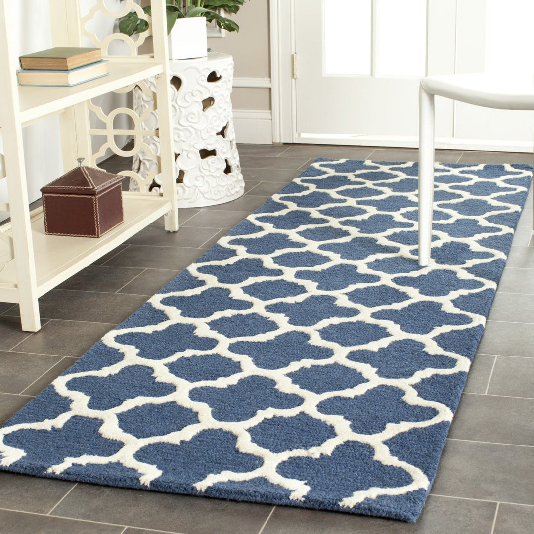 SAFAVIEH Cambridge CAM130G Handmade Navy / Ivory Rug Image 10