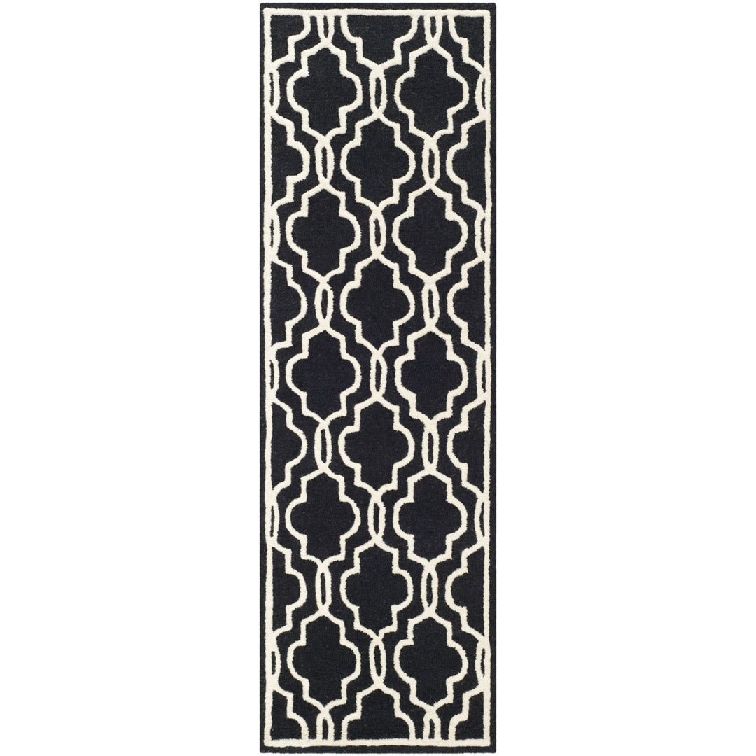 SAFAVIEH Cambridge CAM131E Handmade Black / Ivory Rug Image 5