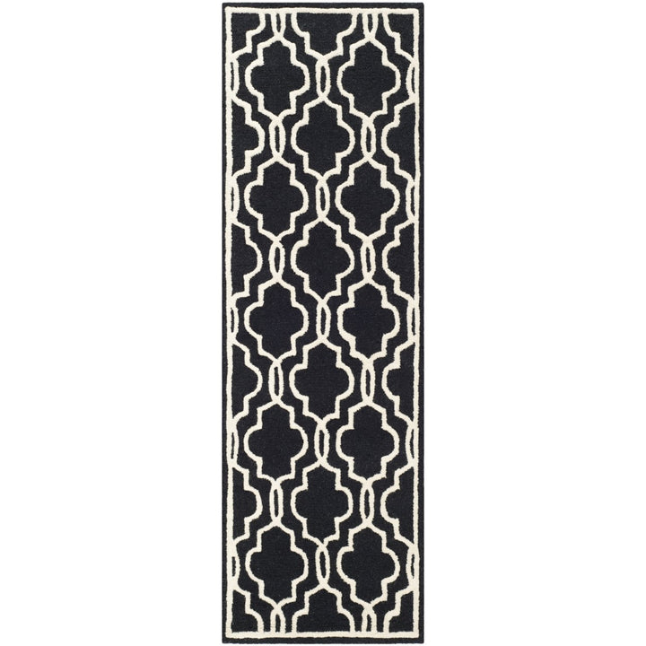 SAFAVIEH Cambridge CAM131E Handmade Black / Ivory Rug Image 1