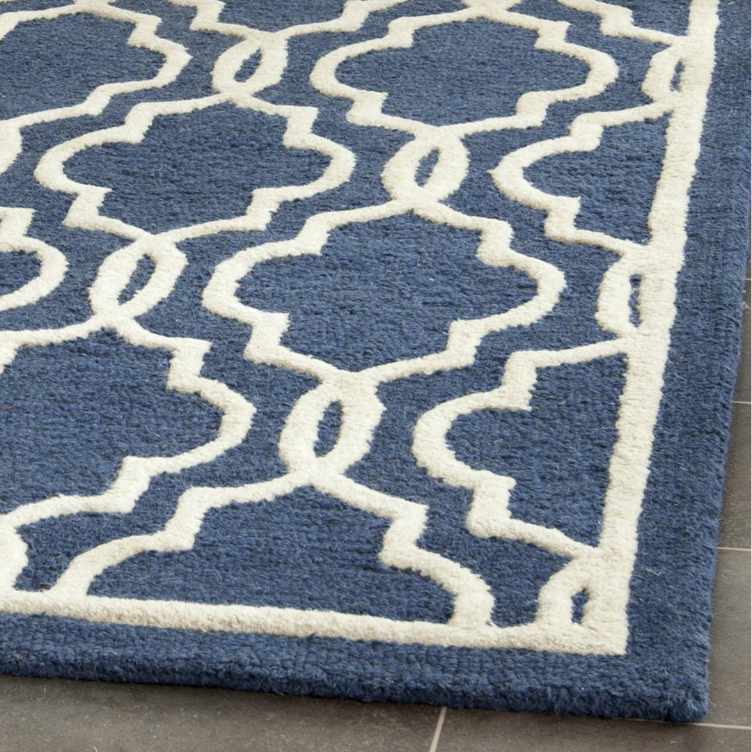 SAFAVIEH Cambridge CAM131G Handmade Navy / Ivory Rug Image 7