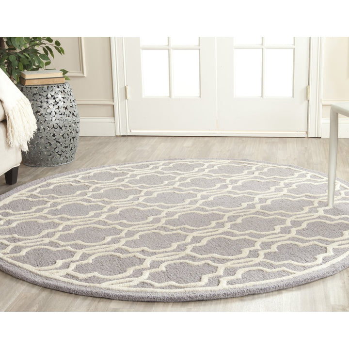 SAFAVIEH Cambridge CAM131D Handmade Silver /Ivory Rug Image 2