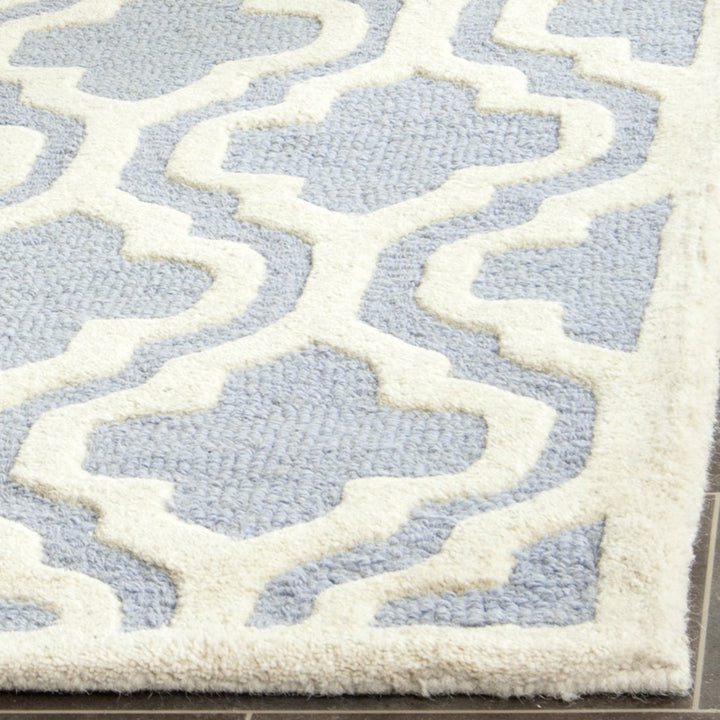 SAFAVIEH Cambridge CAM132A Light Blue / Ivory Rug Image 6