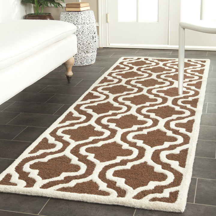 SAFAVIEH Cambridge CAM132H Dark Brown / Ivory Rug Image 3