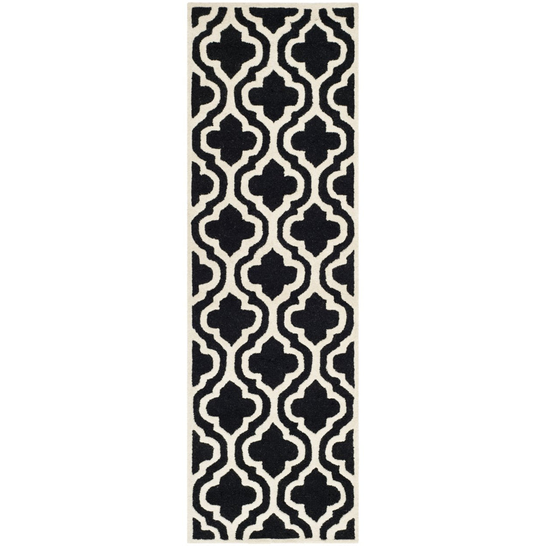 SAFAVIEH Cambridge CAM132E Handmade Black / Ivory Rug Image 5