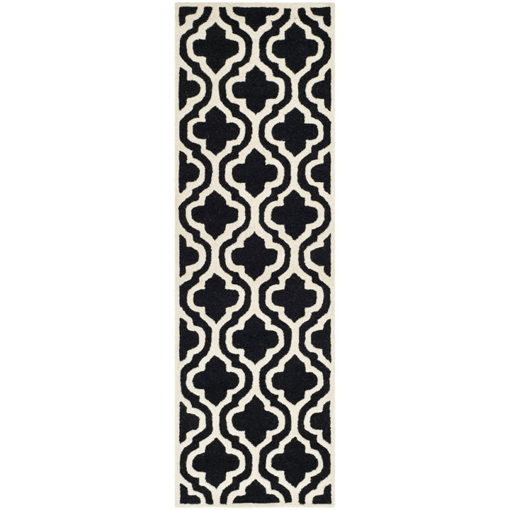 SAFAVIEH Cambridge CAM132E Handmade Black / Ivory Rug Image 5