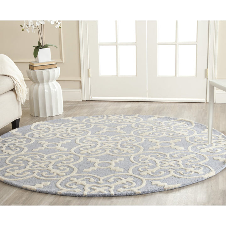 SAFAVIEH Cambridge CAM133A Light Blue / Ivory Rug Image 2