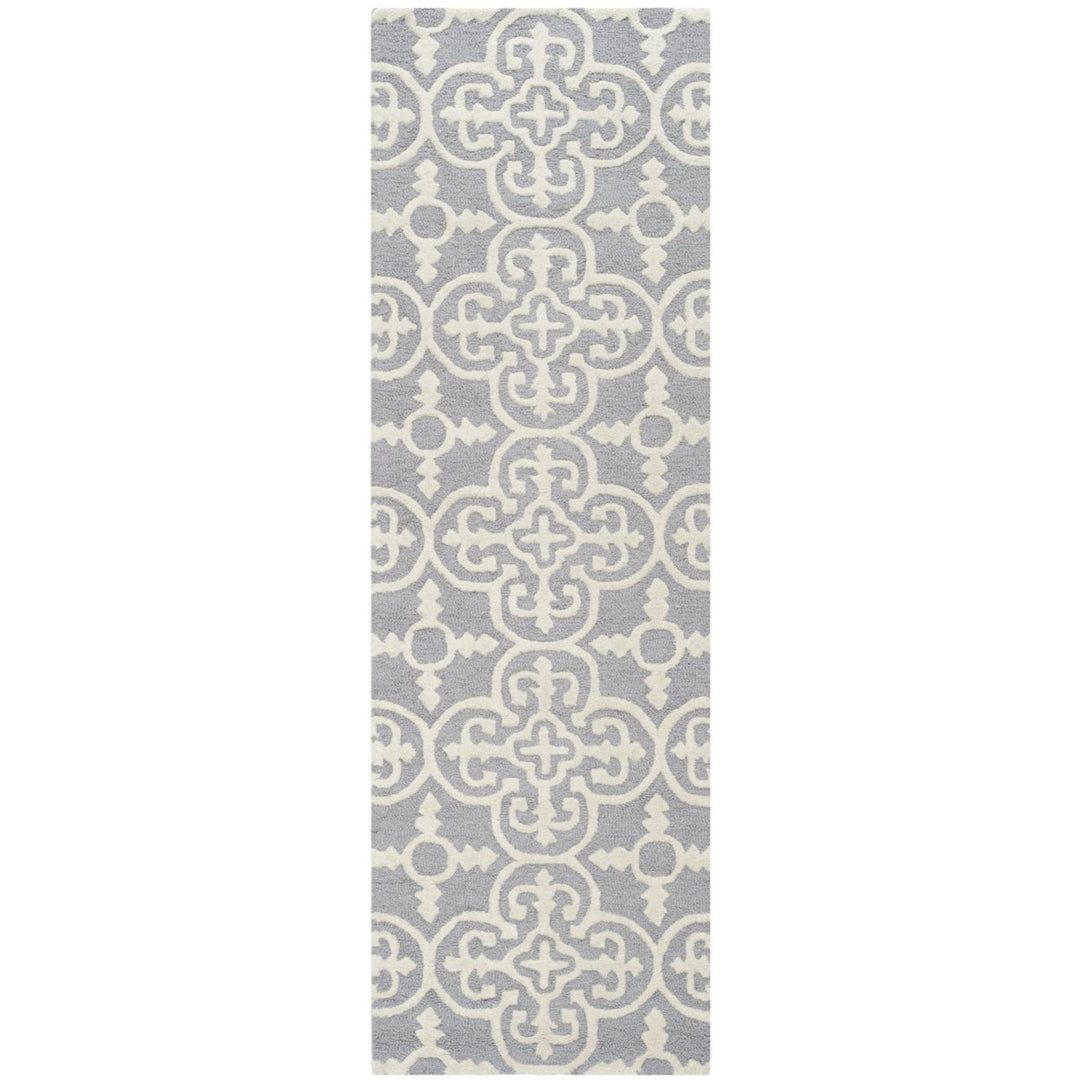 SAFAVIEH Cambridge CAM133D Handmade Silver /Ivory Rug Image 1