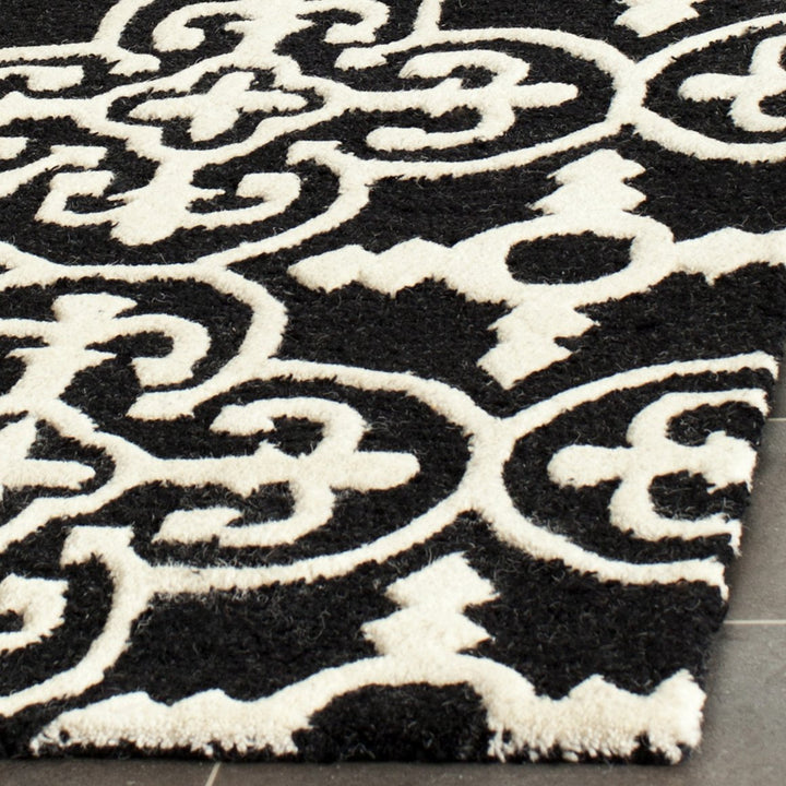 SAFAVIEH Cambridge CAM133E Handmade Black / Ivory Rug Image 7