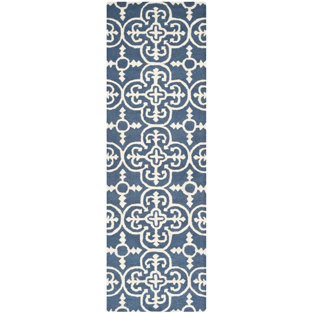 SAFAVIEH Cambridge CAM133G Handmade Navy / Ivory Rug Image 3