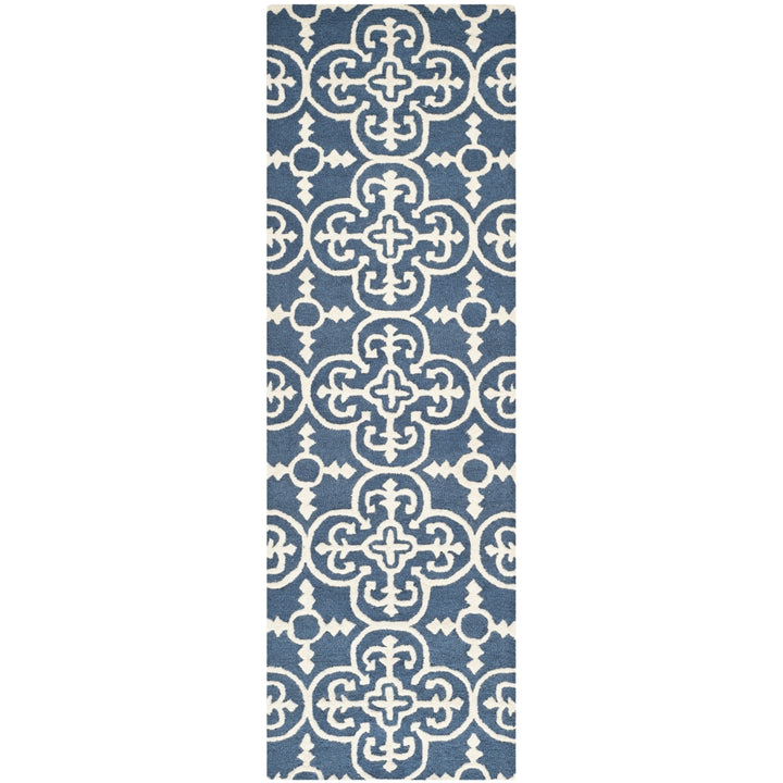 SAFAVIEH Cambridge CAM133G Handmade Navy / Ivory Rug Image 3