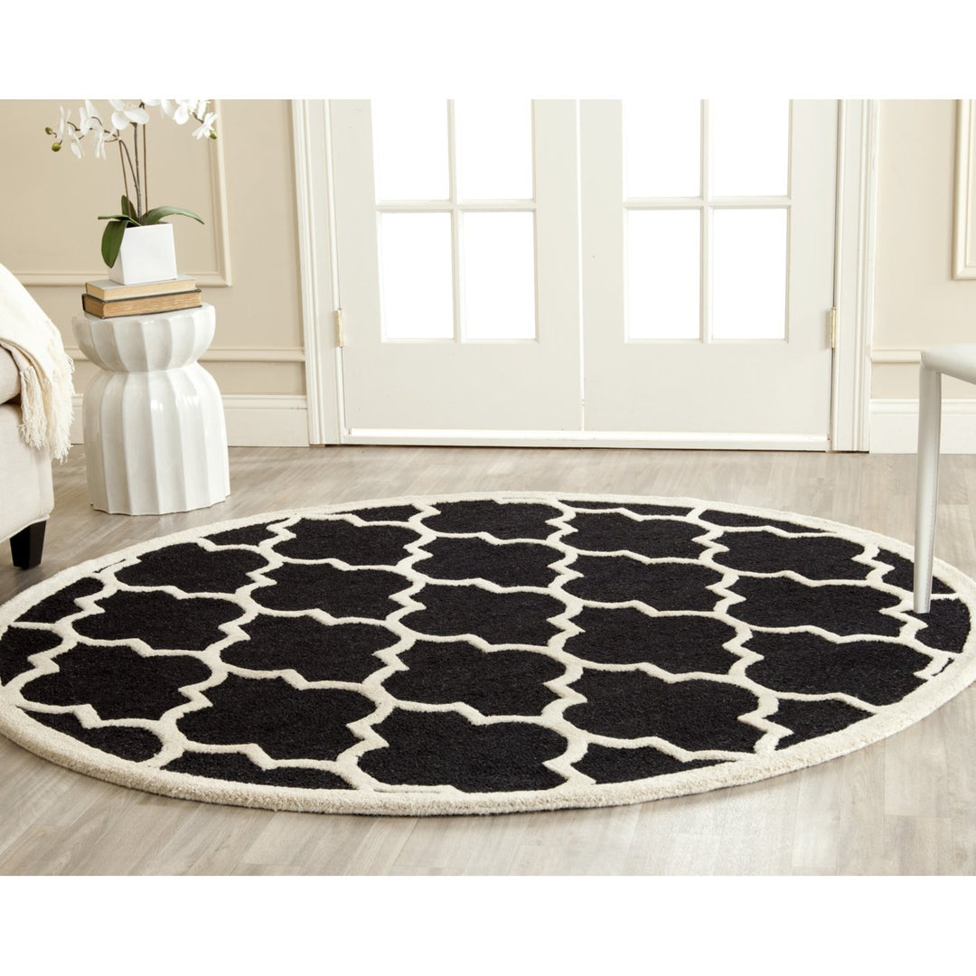 SAFAVIEH Cambridge CAM134E Handmade Black / Ivory Rug Image 2