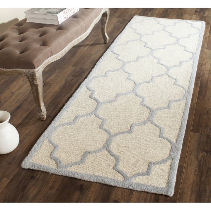 SAFAVIEH Cambridge CAM134F Ivory / Light Blue Rug Image 3