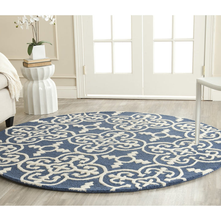 SAFAVIEH Cambridge CAM133G Handmade Navy / Ivory Rug Image 10