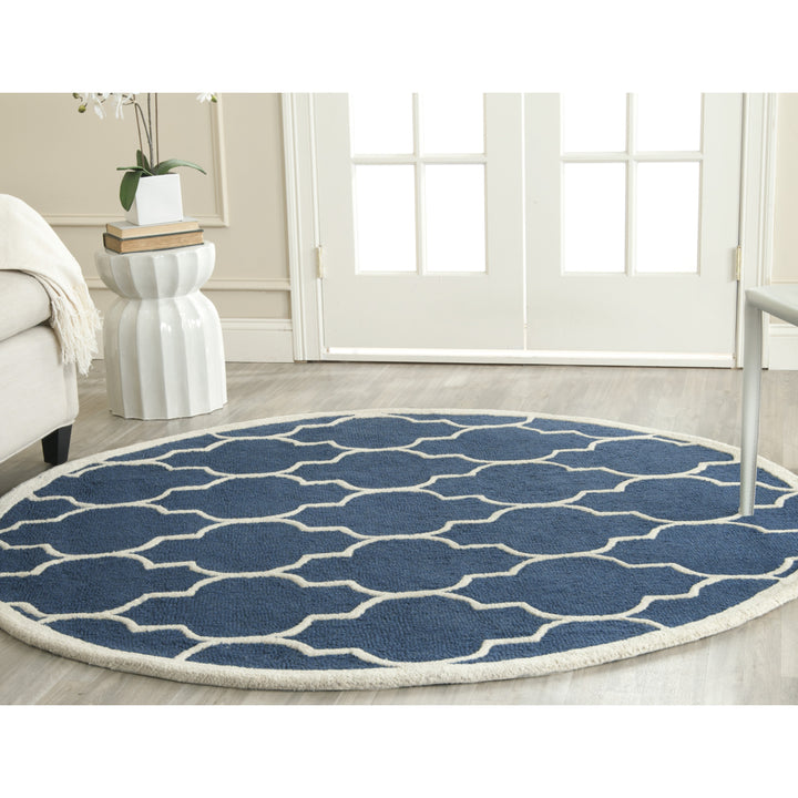 SAFAVIEH Cambridge CAM134G Handmade Navy / Ivory Rug Image 2