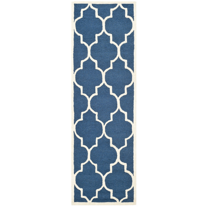 SAFAVIEH Cambridge CAM134G Handmade Navy / Ivory Rug Image 5