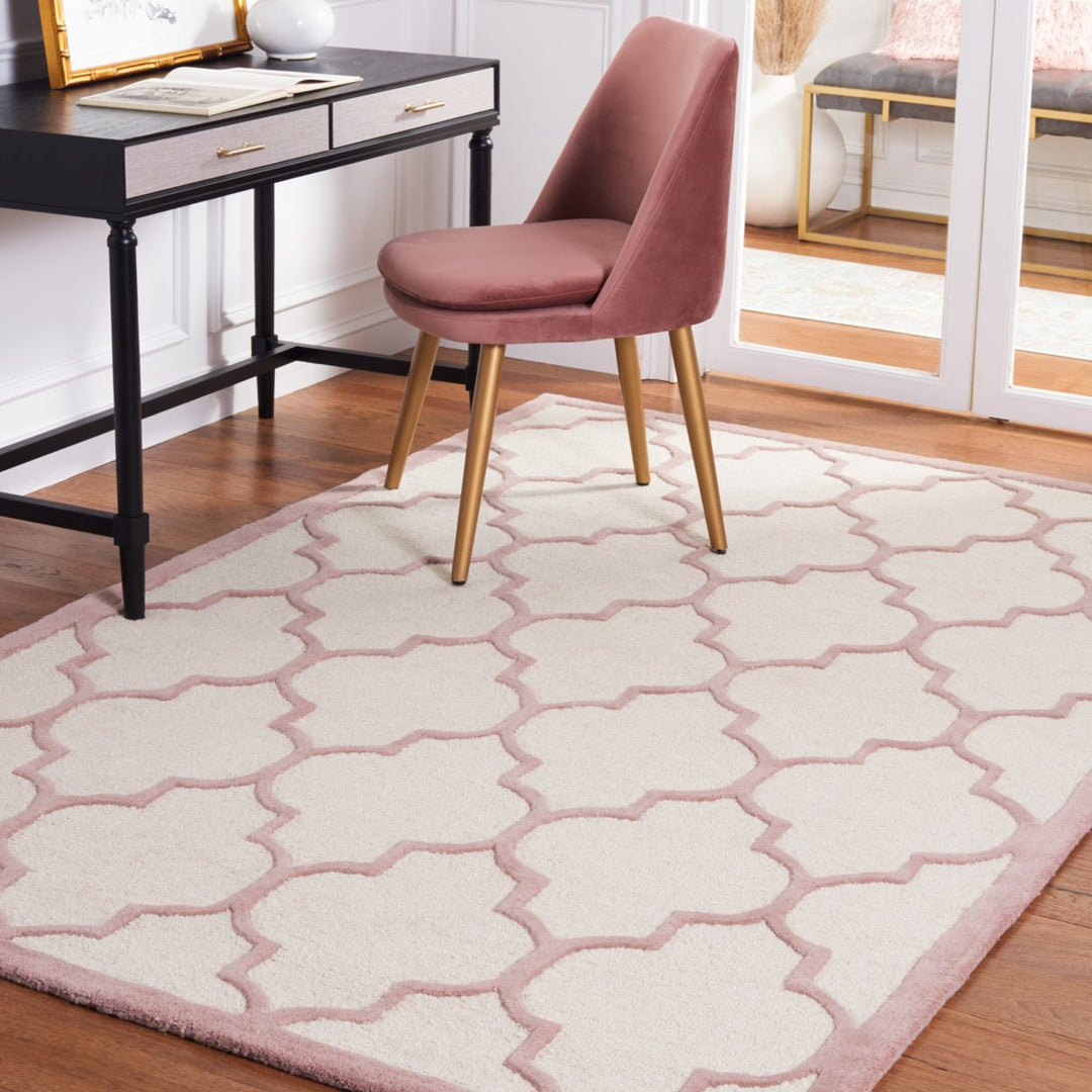 SAFAVIEH Cambridge CAM134P Handmade Ivory / Beige Rug Image 1