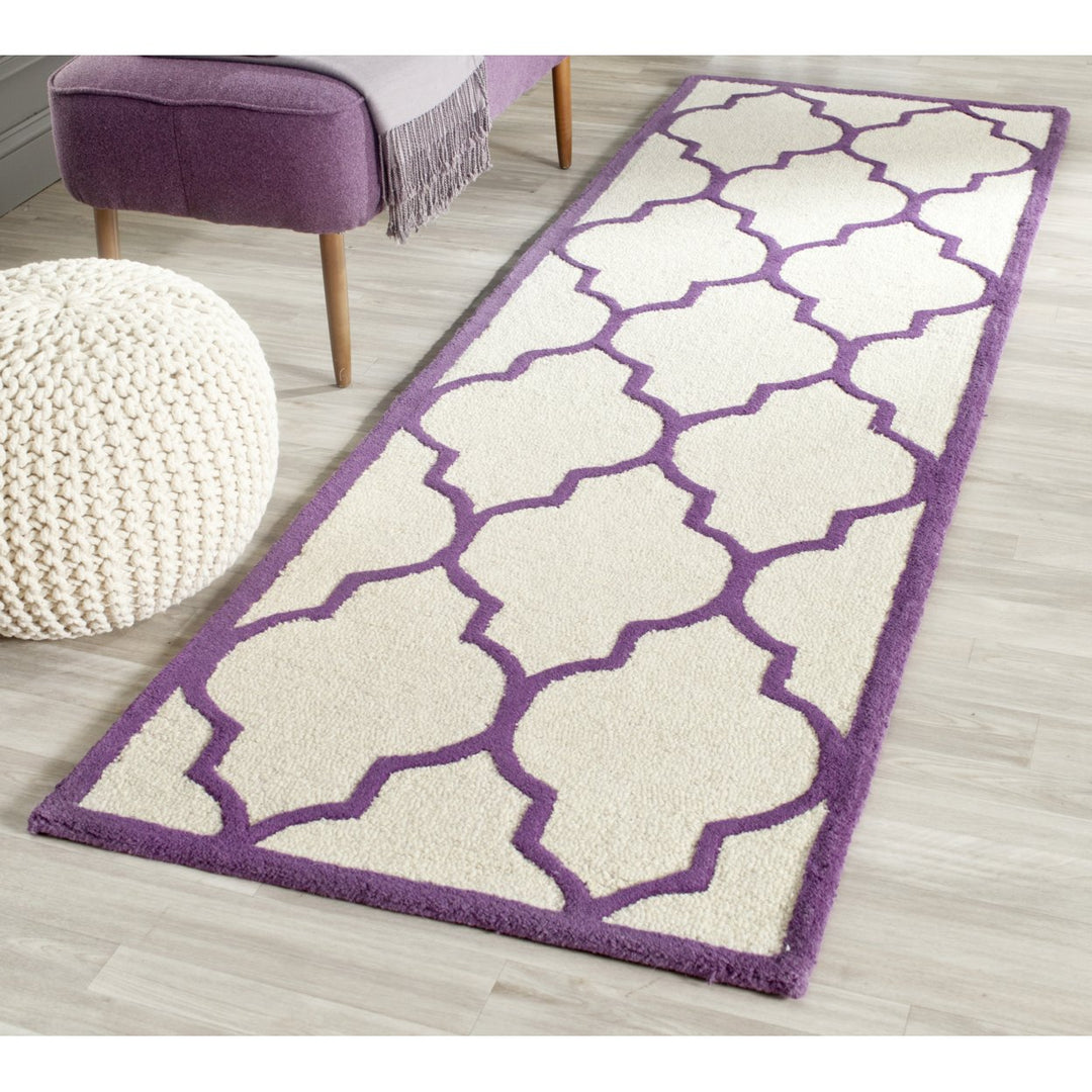 SAFAVIEH Cambridge CAM134V Handmade Ivory /Purple Rug Image 3