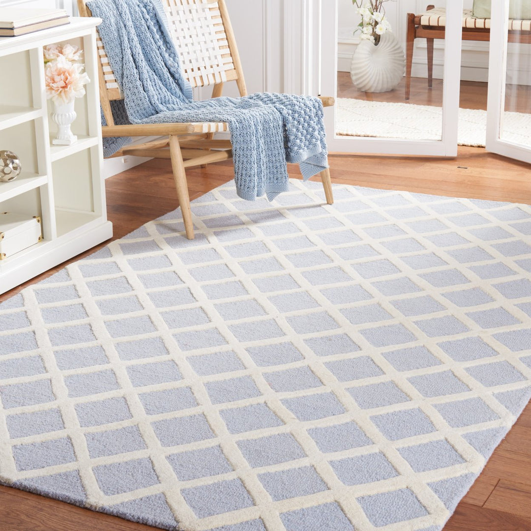 SAFAVIEH Cambridge CAM135A Light Blue / Ivory Rug Image 1