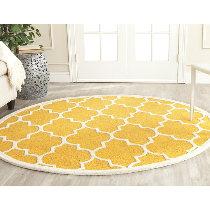 SAFAVIEH Cambridge CAM134Q Handmade Gold / Ivory Rug Image 9