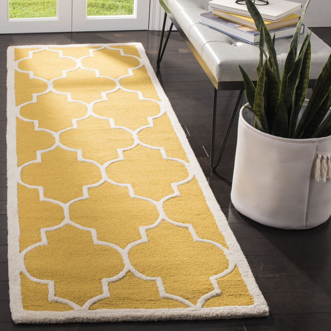 SAFAVIEH Cambridge CAM134Q Handmade Gold / Ivory Rug Image 10