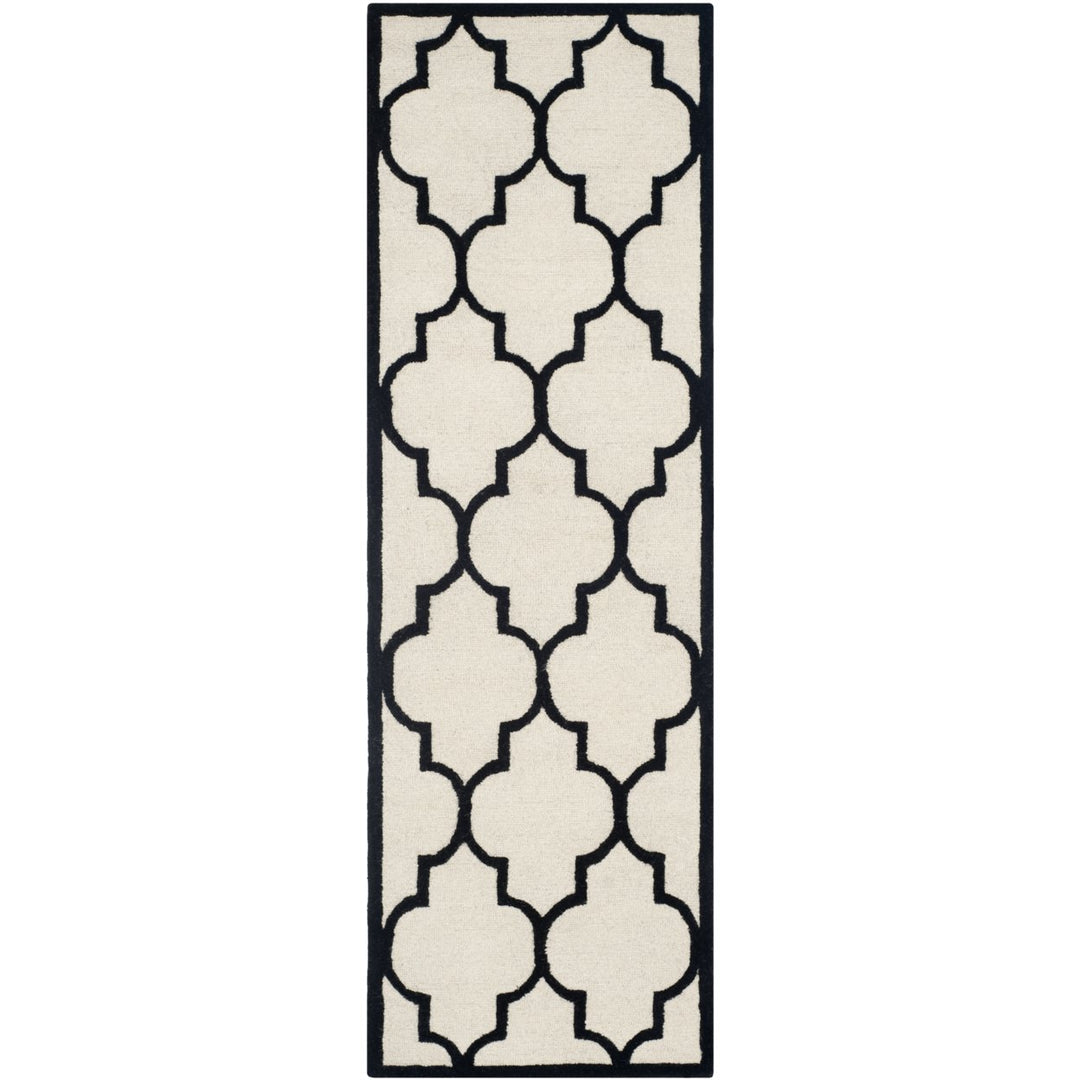 SAFAVIEH Cambridge CAM134W Handmade Ivory / Black Rug Image 1