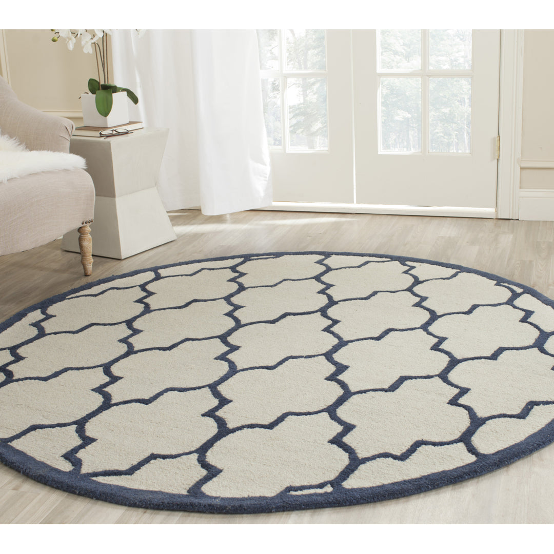 SAFAVIEH Cambridge CAM134Z Handmade Ivory / Navy Rug Image 2