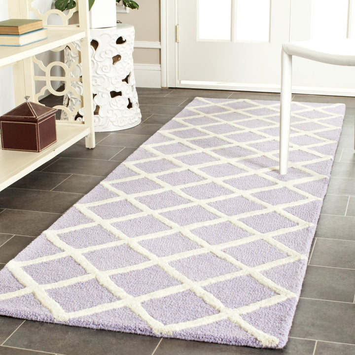 SAFAVIEH Cambridge CAM135C Lavender / Ivory Rug Image 3