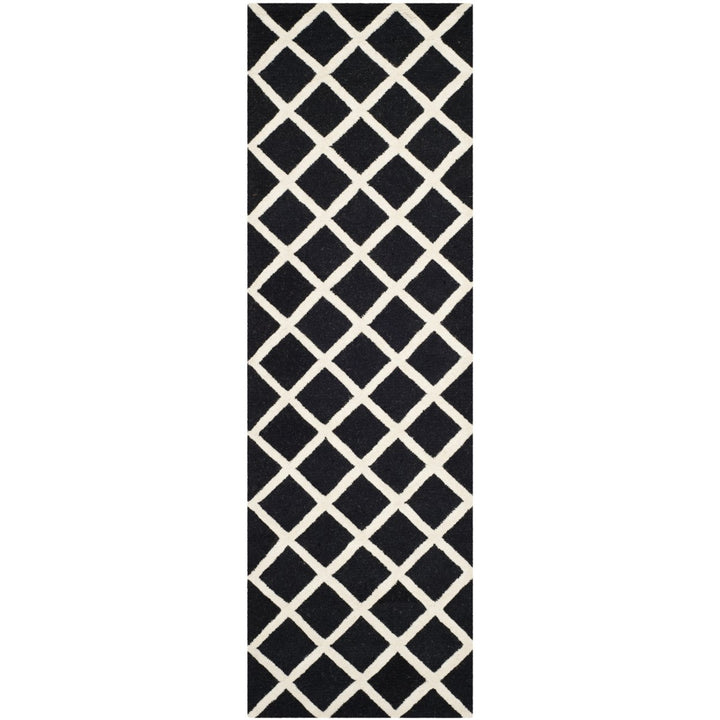 SAFAVIEH Cambridge CAM135E Handmade Black / Ivory Rug Image 3