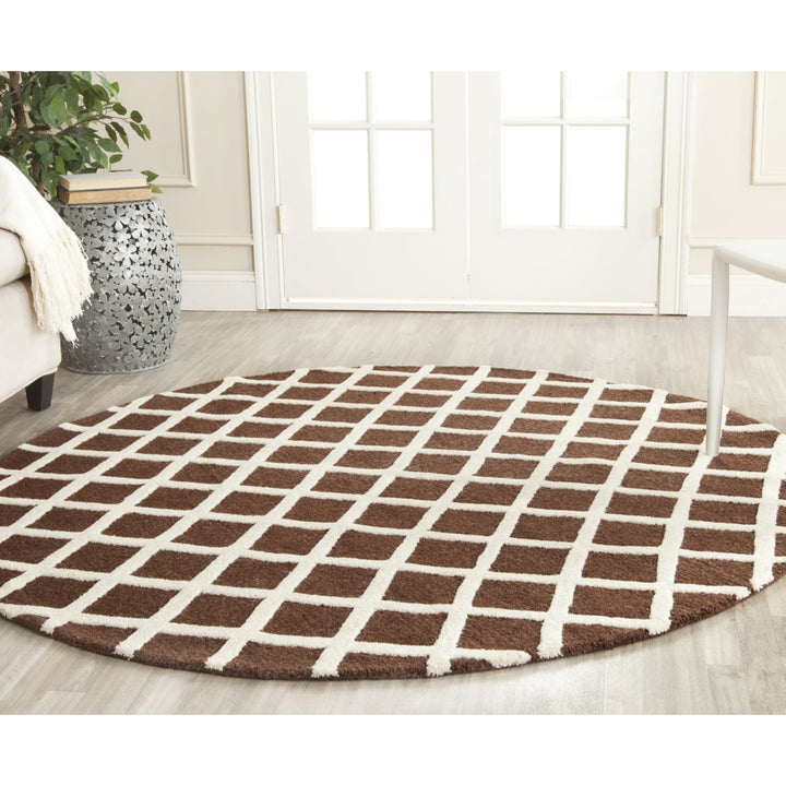 SAFAVIEH Cambridge CAM135H Dark Brown / Ivory Rug Image 2