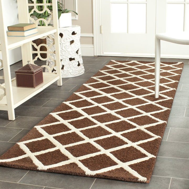 SAFAVIEH Cambridge CAM135H Dark Brown / Ivory Rug Image 3