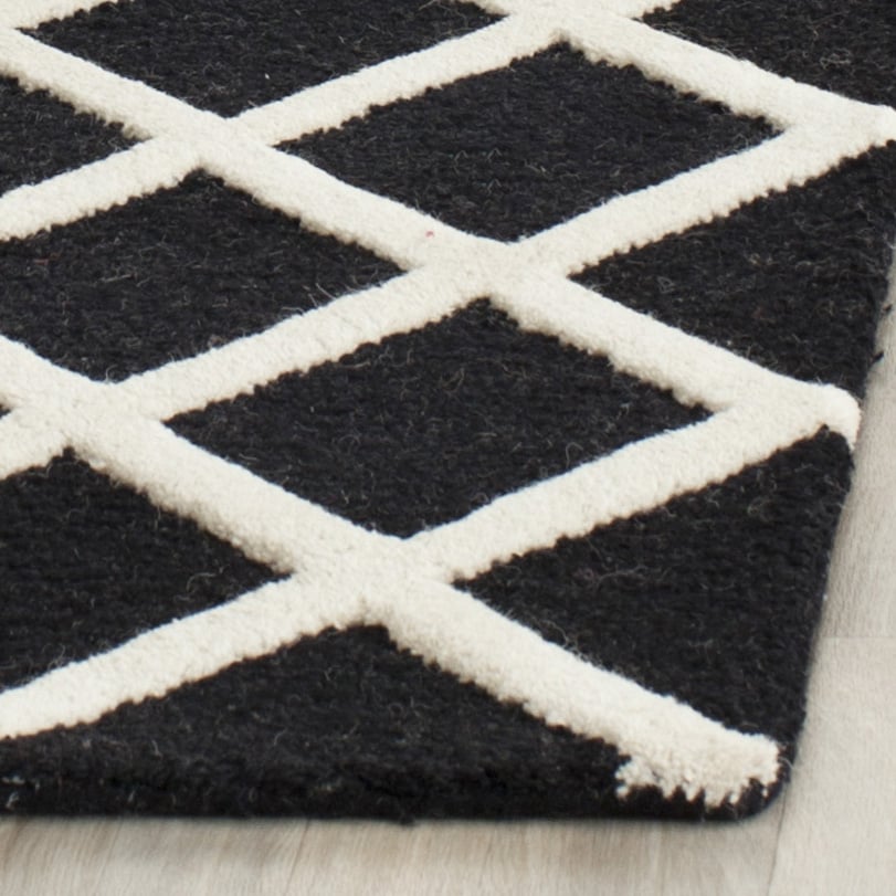 SAFAVIEH Cambridge CAM135E Handmade Black / Ivory Rug Image 11