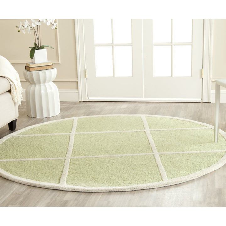 SAFAVIEH Cambridge CAM136B Light Green / Ivory Rug Image 2