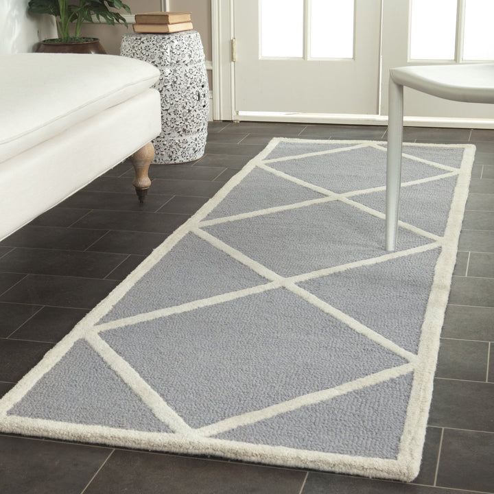 SAFAVIEH Cambridge CAM136D Handmade Silver /Ivory Rug Image 3