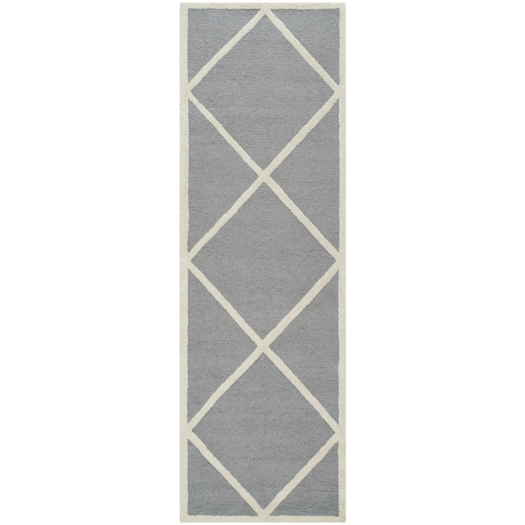 SAFAVIEH Cambridge CAM136D Handmade Silver /Ivory Rug Image 1