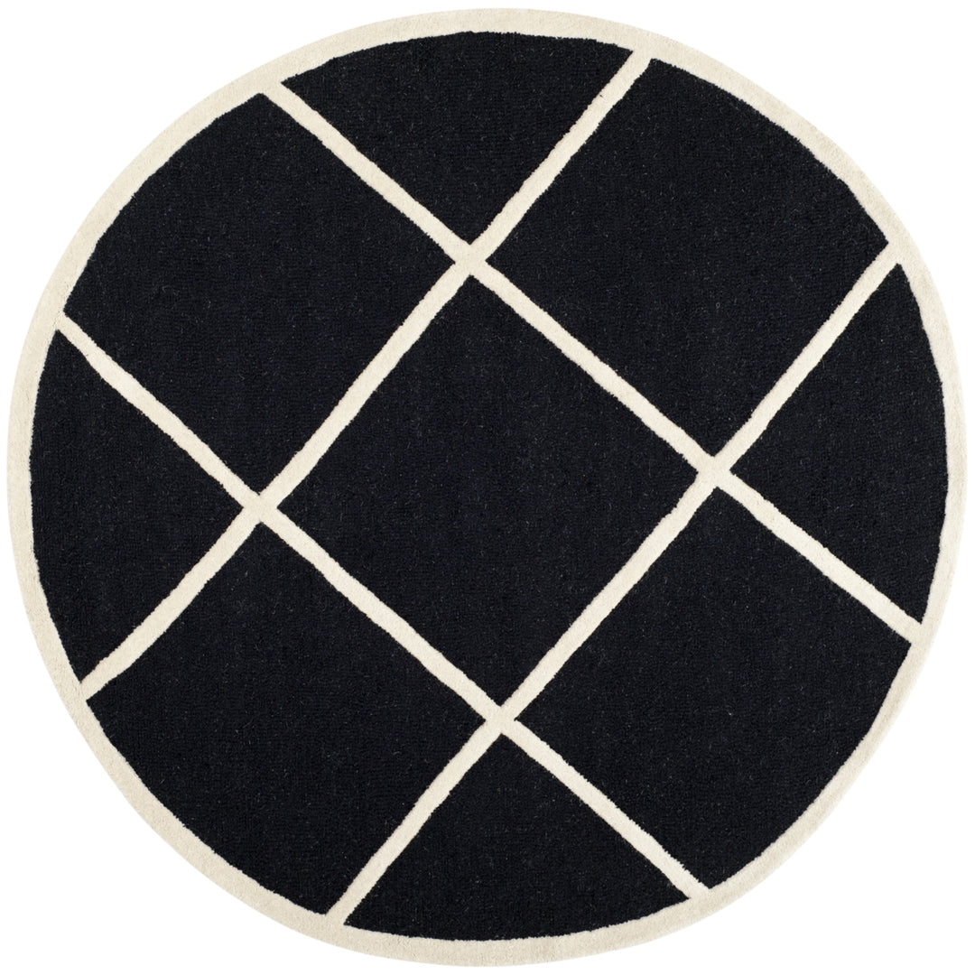 SAFAVIEH Cambridge CAM136E Handmade Black / Ivory Rug Image 4