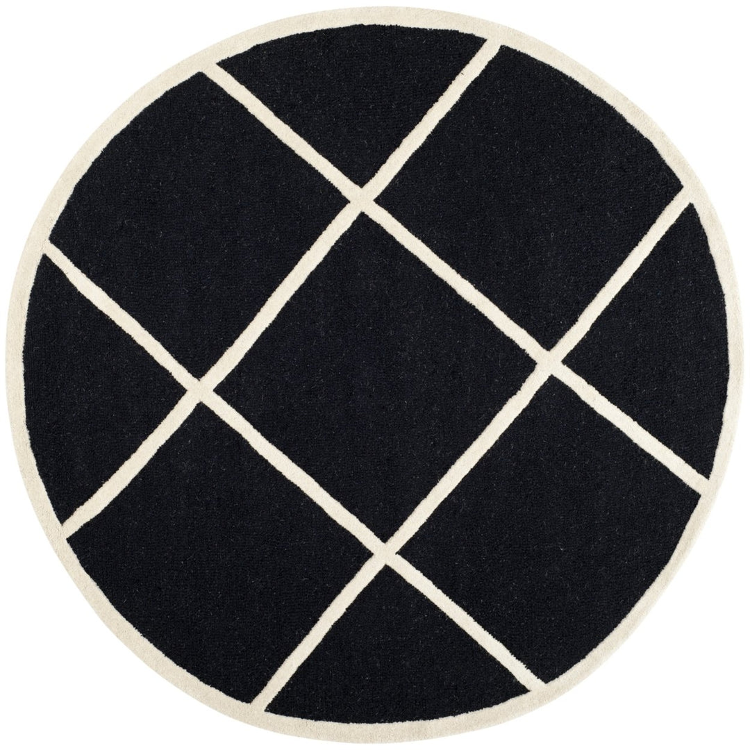 SAFAVIEH Cambridge CAM136E Handmade Black / Ivory Rug Image 1