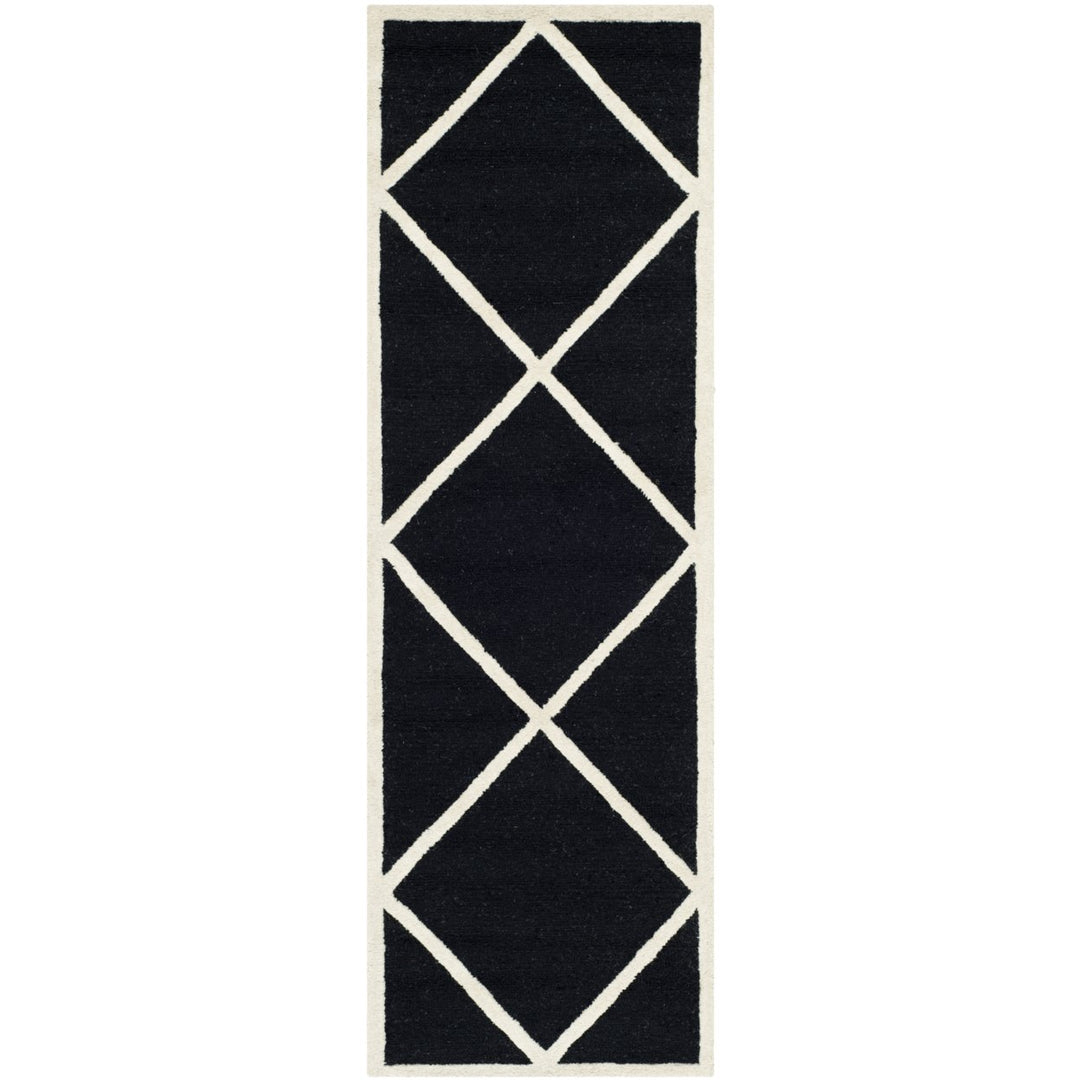 SAFAVIEH Cambridge CAM136E Handmade Black / Ivory Rug Image 1