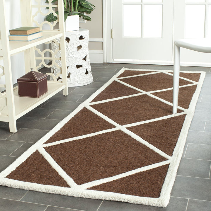 SAFAVIEH Cambridge CAM136H Dark Brown / Ivory Rug Image 3