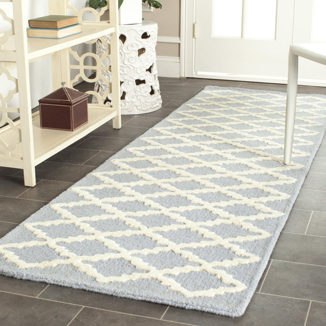 SAFAVIEH Cambridge CAM137A Light Blue / Ivory Rug Image 3