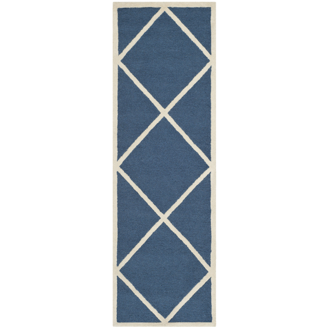 SAFAVIEH Cambridge CAM136G Handmade Navy / Ivory Rug Image 5