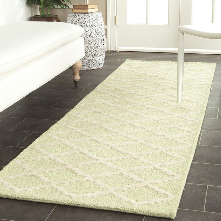 SAFAVIEH Cambridge CAM137B Light Green / Ivory Rug Image 3