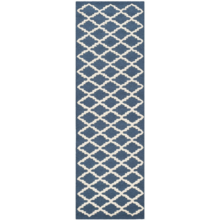 SAFAVIEH Cambridge CAM137G Handmade Navy / Ivory Rug Image 5