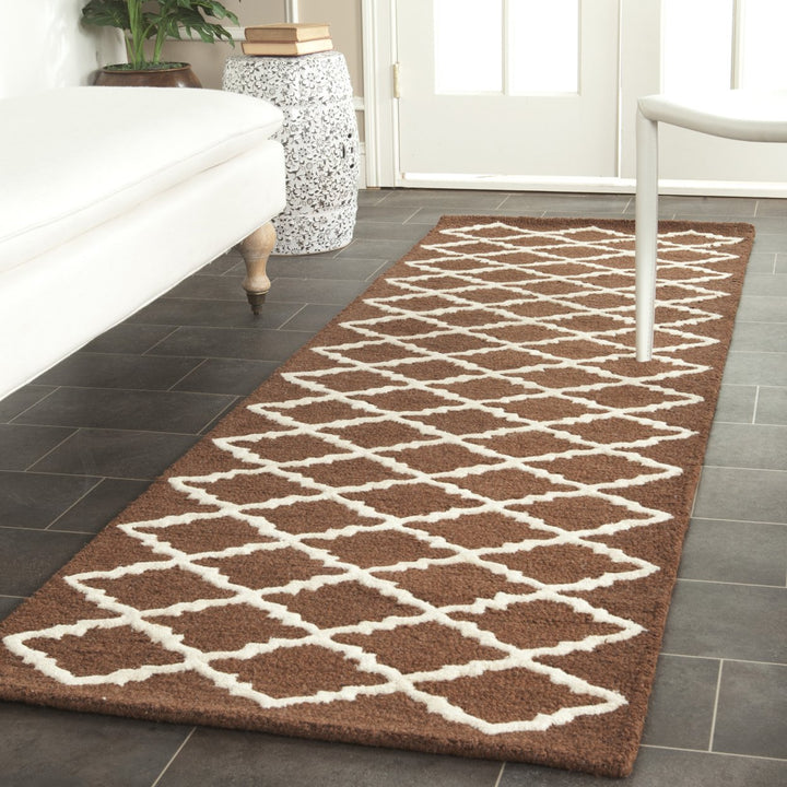 SAFAVIEH Cambridge CAM137H Dark Brown / Ivory Rug Image 3