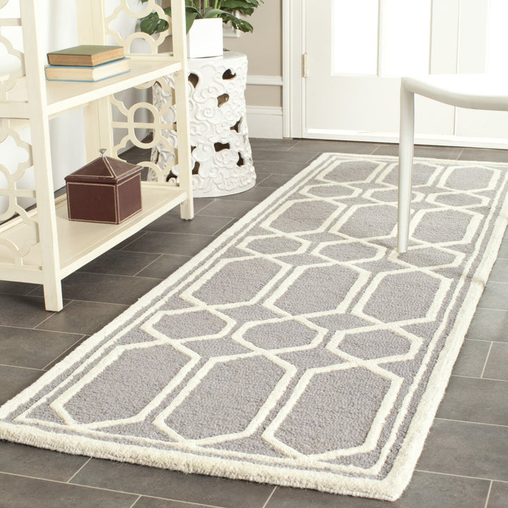 SAFAVIEH Cambridge CAM138D Handmade Silver /Ivory Rug Image 3