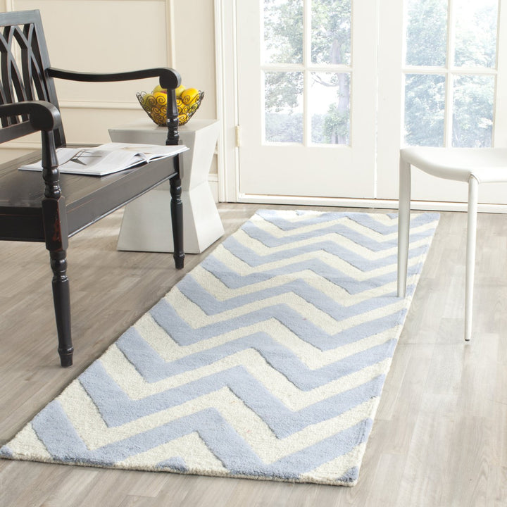 SAFAVIEH Cambridge CAM139A Light Blue / Ivory Rug Image 3