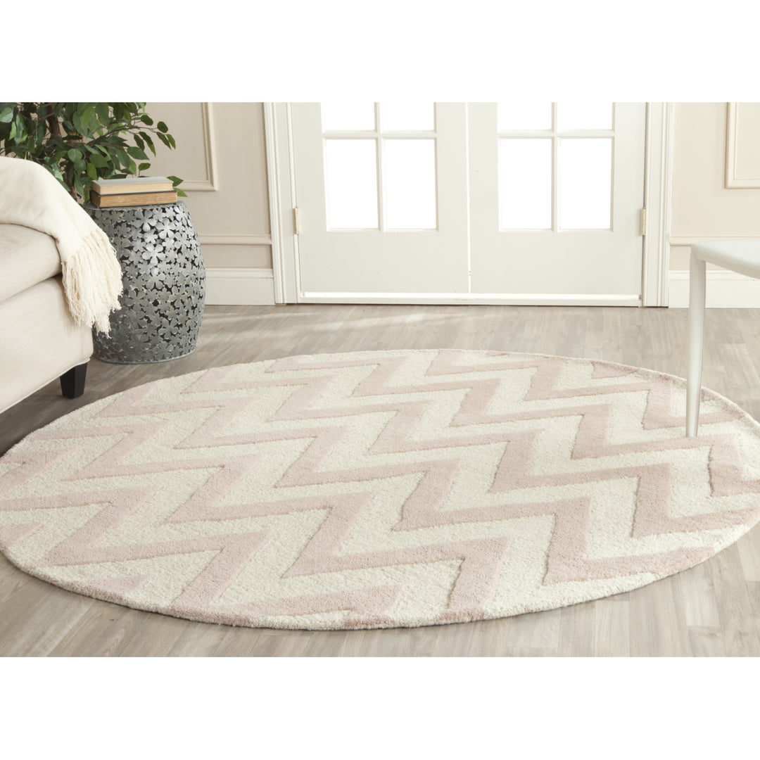 SAFAVIEH Cambridge CAM139M Light Pink / Ivory Rug Image 10