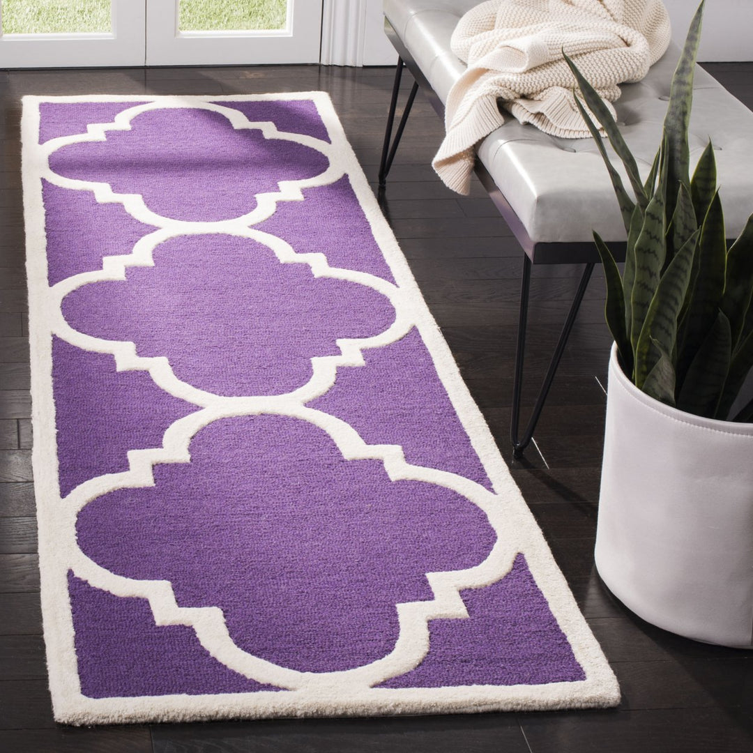 SAFAVIEH Cambridge CAM140K Handmade Purple /Ivory Rug Image 11