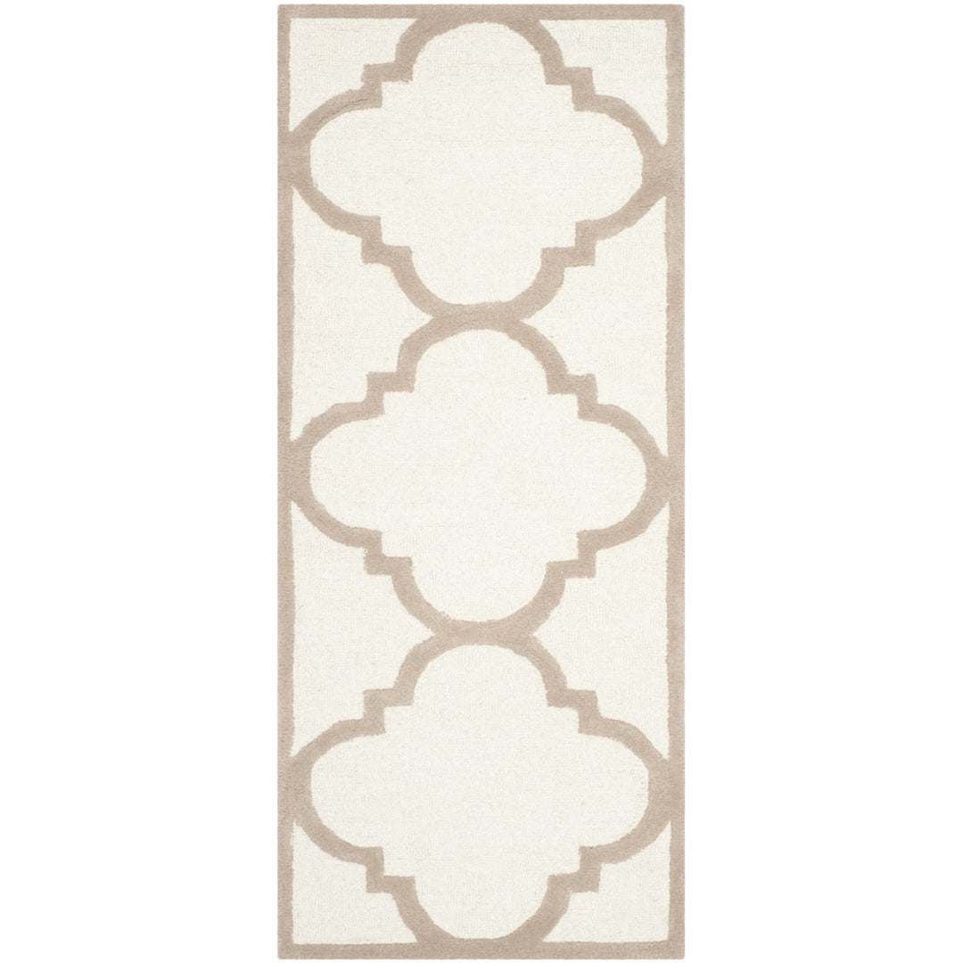 SAFAVIEH Cambridge CAM140P Handmade Ivory / Beige Rug Image 4