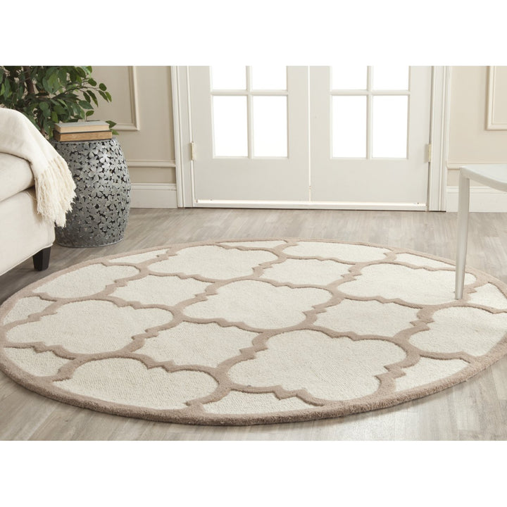 SAFAVIEH Cambridge CAM140P Handmade Ivory / Beige Rug Image 11